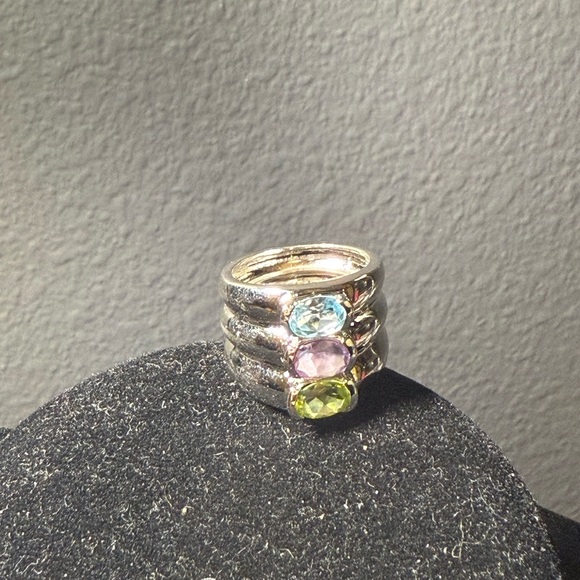 Elegant Silver Ring with Multicolor Gemstones - Picture 9 of 11